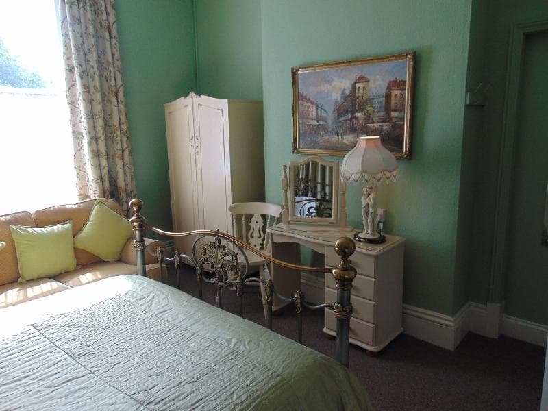 Holywell Guest House 3