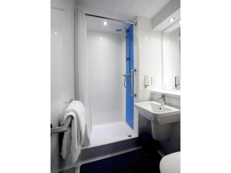 Travelodge Birmingham Central 3