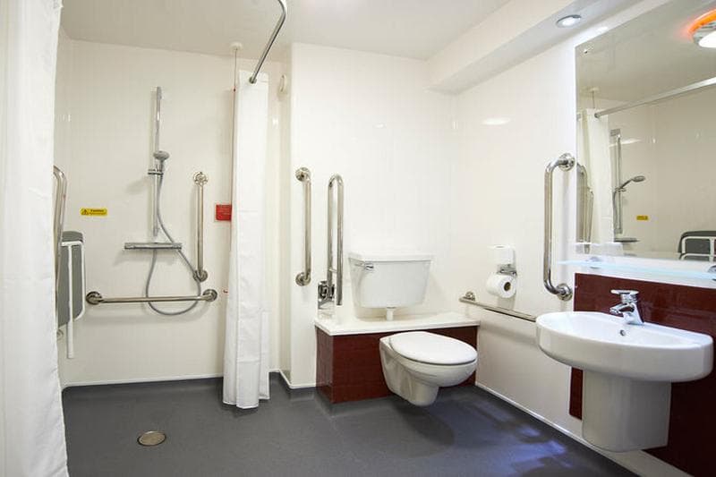 Travelodge Camberley Central 4