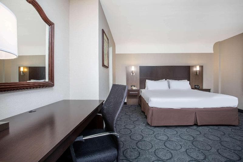 Baymont by Wyndham San Diego Downtown 4