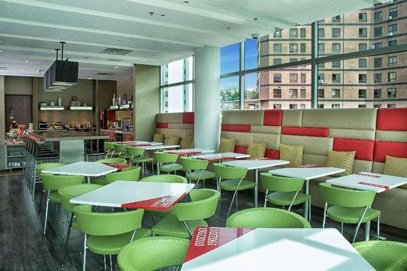 Hampton By Hilton Cali 3