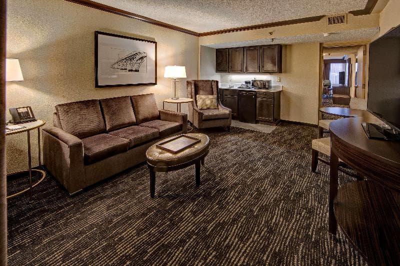 DoubleTree by Hilton Hotel Decatur Riverfront 5