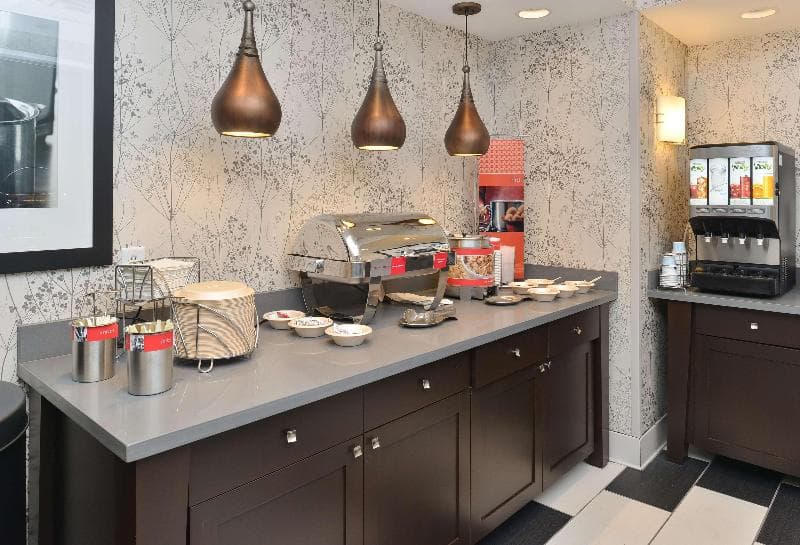 Hampton Inn & Suites Des Moines Downtown 3