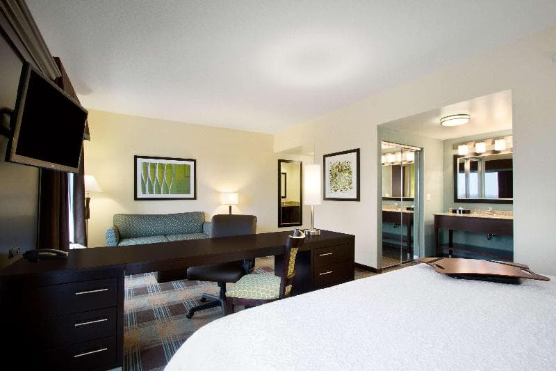 Hampton Inn & Suites York South 5
