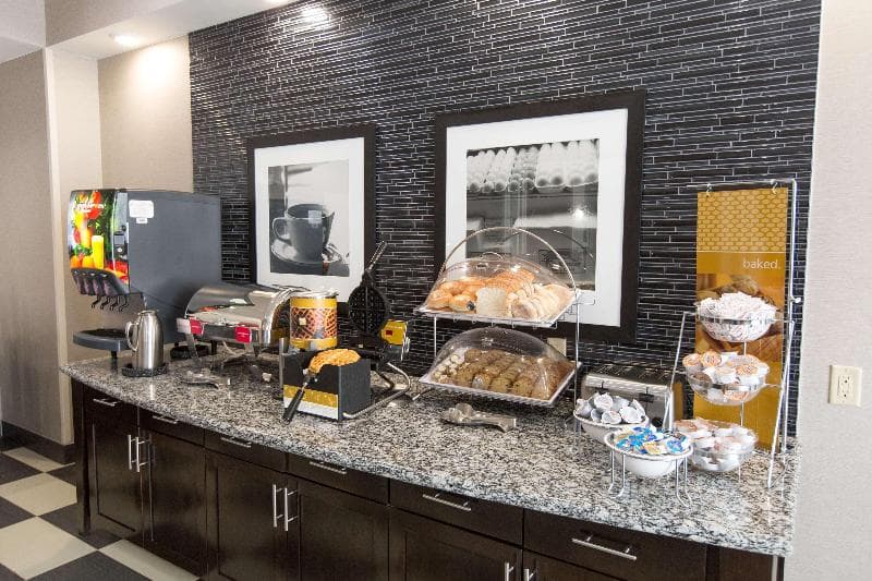 Hampton Inn & Suites Oklahoma City Airport 3