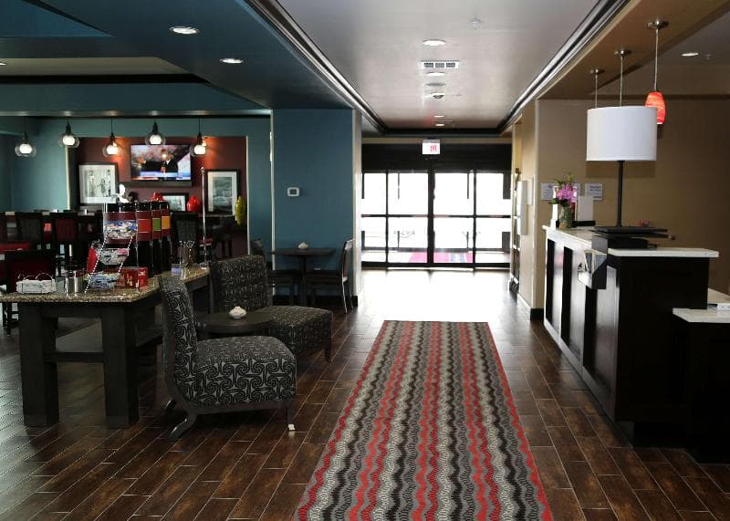 Hampton Inn Pearsall 5