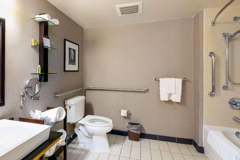 DoubleTree by Hilton Hotel Savannah Airport 5