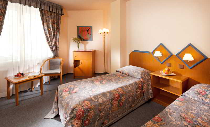 Hotel Concertino Zlata Husa 4