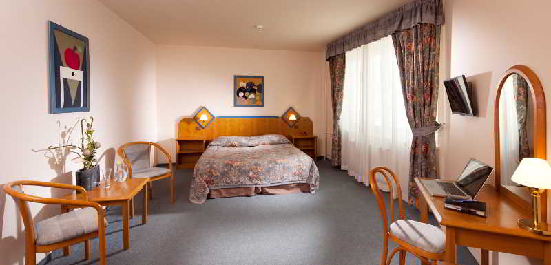 Hotel Concertino Zlata Husa 5
