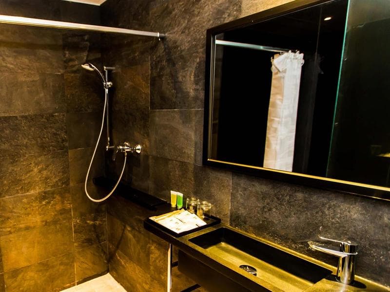 Noble Park Hotel 2