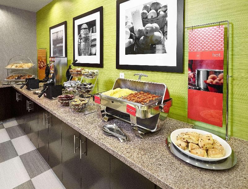 Hampton Inn by Hilton Calgary Airport North 3