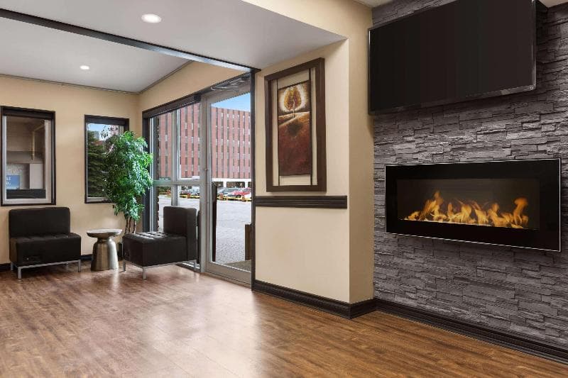 Days Inn & Suites By Wyndham Sault Ste. Marie On 3