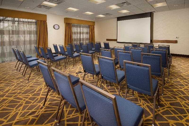 Hampton Inn & Suites Baltimore/Woodlawn 4
