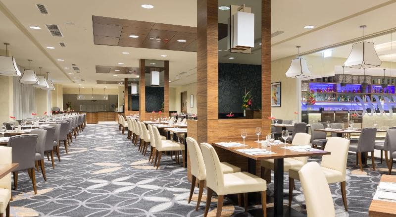 Doubletree By Hilton Krakow Hotel And Convention Center 2