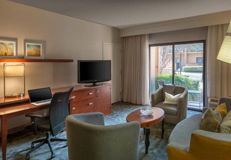 Courtyard By Marriott Cleveland Beachwood photo 1