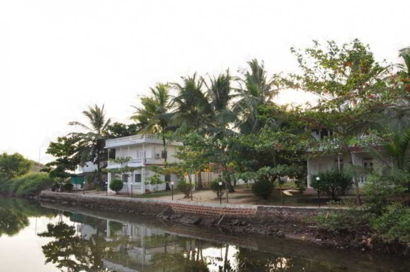 Mandrem Beach Resort, a member of Radisson Individuals Retreats 5