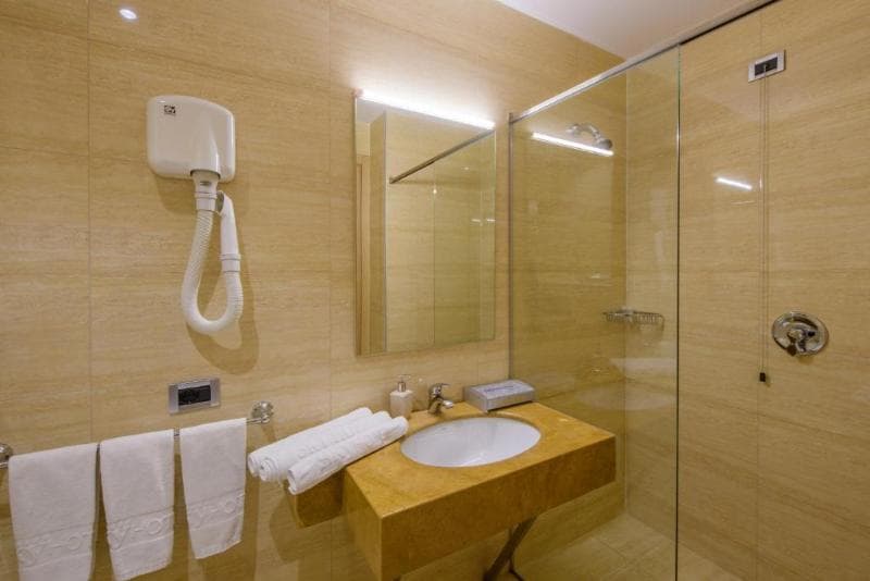 Sky 2 Hotel 3