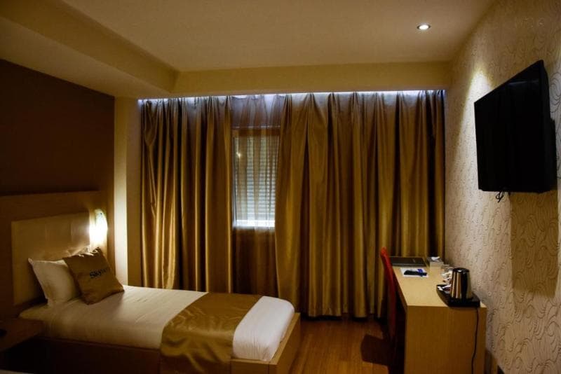 Sky 2 Hotel 5
