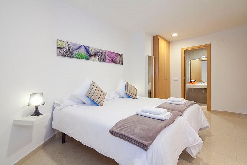 Charmsuites Paralel main