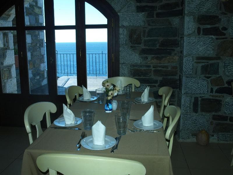 Porto Mani Suites 3