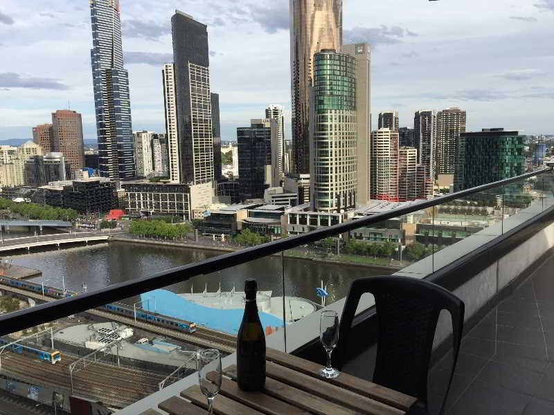 Aura On Flinders Serviced Apartments 3