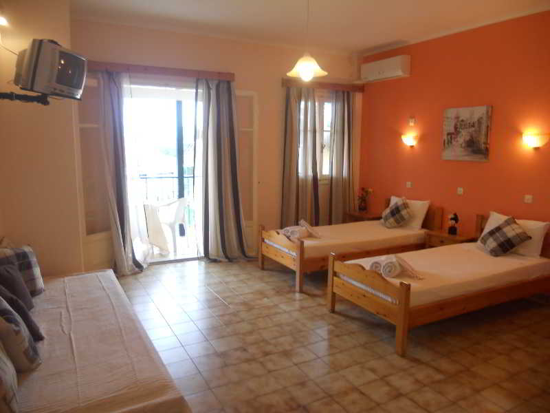 Elli Marina Studios & Apartments 4