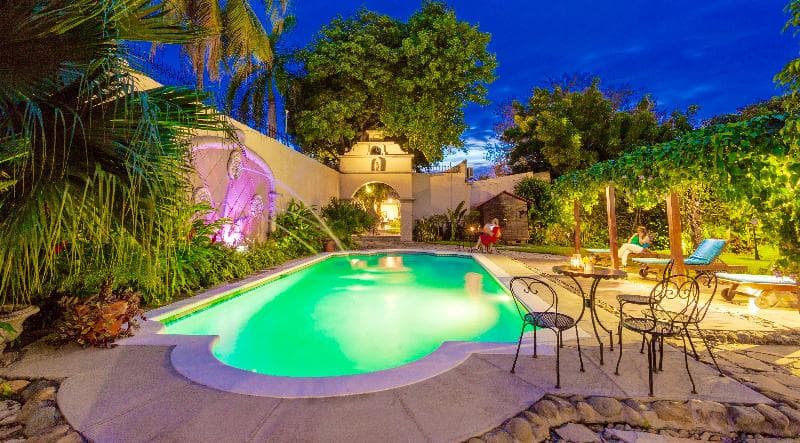 Hotel Los Robles main