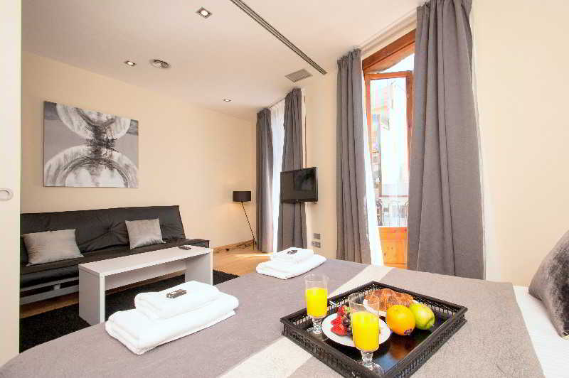 Plaza Espana Apartments 4