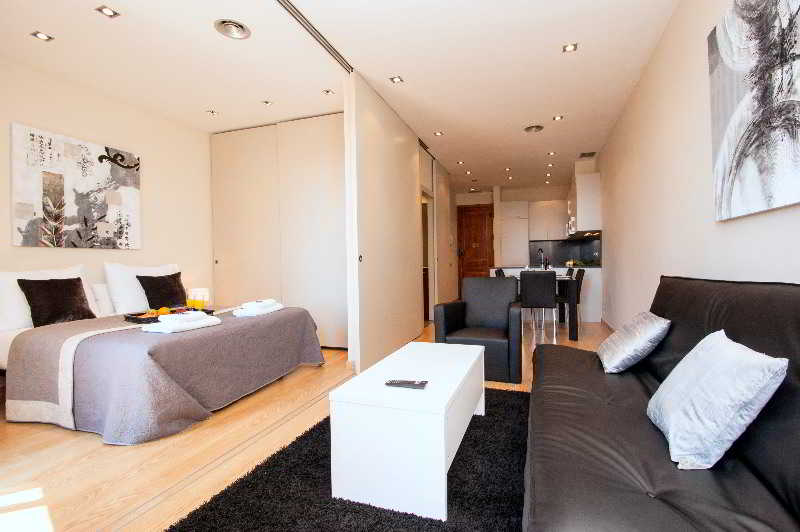 Plaza Espana Apartments 3