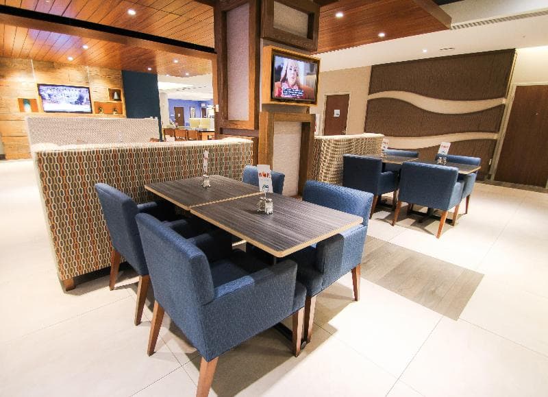 Holiday Inn Express & Suites Miami Airport East 3