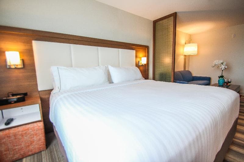 Holiday Inn Express & Suites Miami Airport East 4