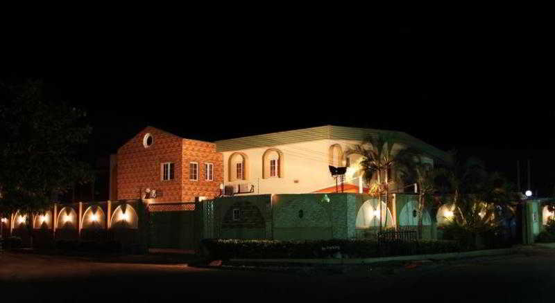 Charlie's Place And Suites main