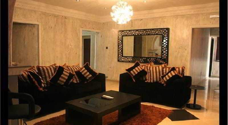 Charlie's Place And Suites 4