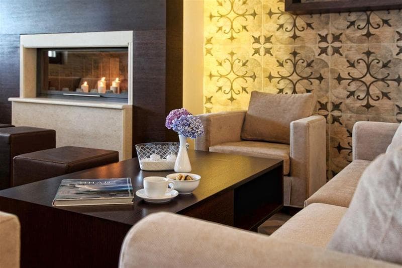 Theta Hotel 3