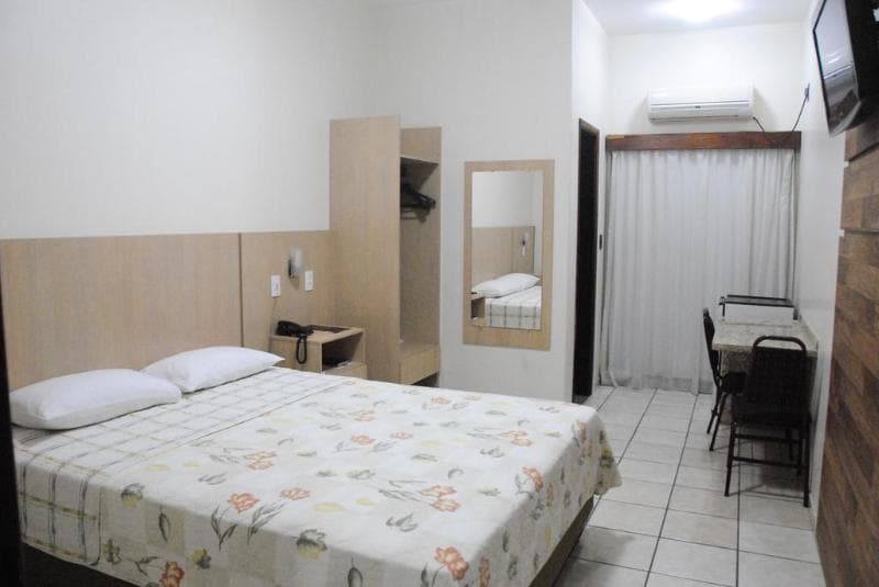 Victoria Plaza Hotel 3