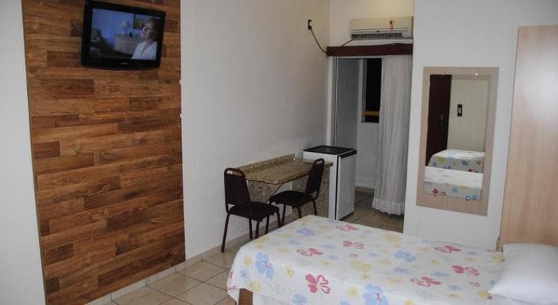 Victoria Plaza Hotel 4