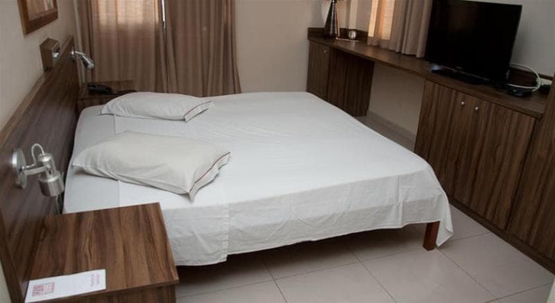 Plaza Suite 4