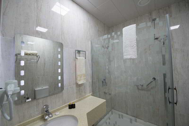 Boulevard Side Hotel 4