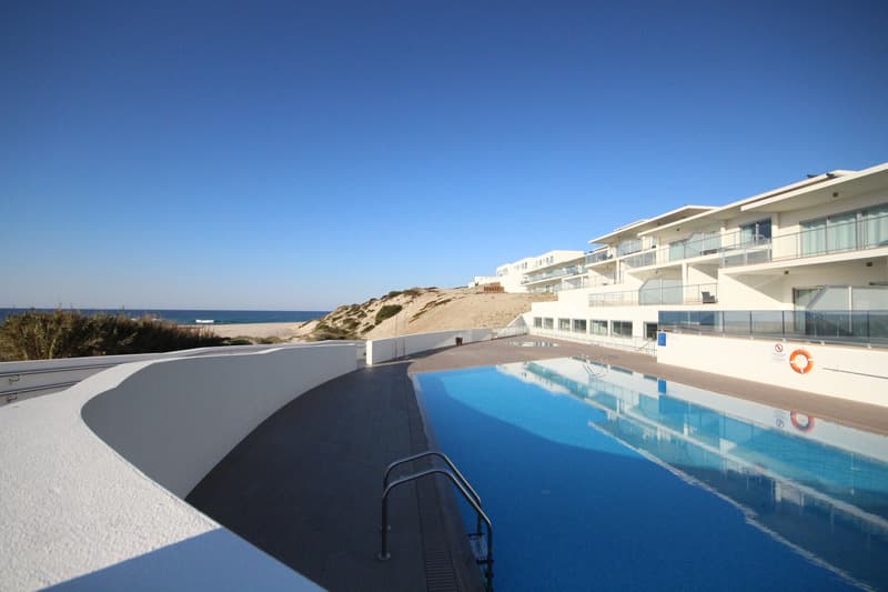 The Beachfront Praia D'el Rey 3