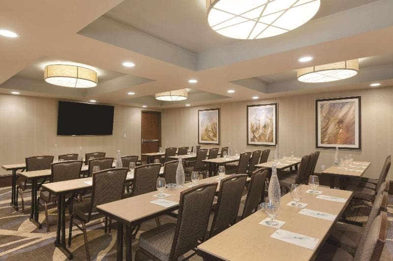 Embassy Suites by Hilton Saratoga Springs photo 1