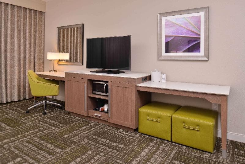 Hampton Inn & Suites Dallas Market Center 2