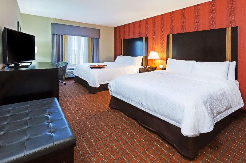 Hampton Inn Marion 4