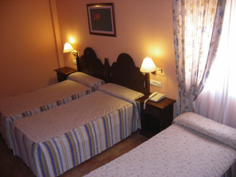 Hotel Asador Albenzaire 4
