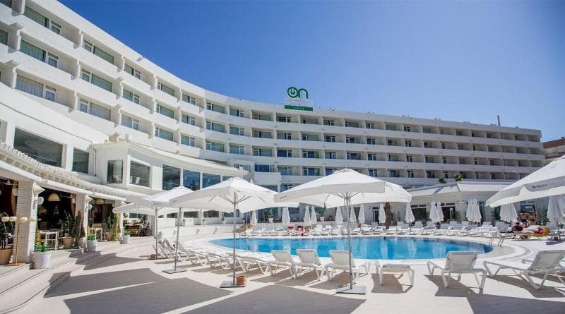 On Hotels Oceanfront - Adults Only 2