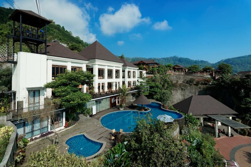 Jambuluwuk Batu Village Resort & Convention Hall photo 1