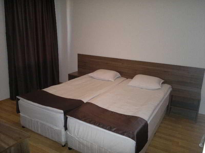 Persey Admiral Plaza Apartments photo 1