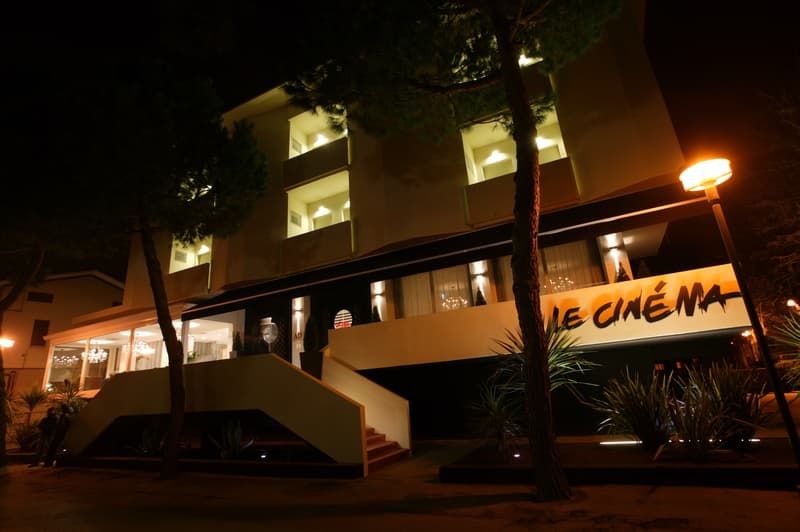 Hotel Le Cinema main