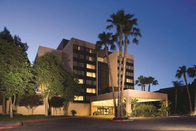 DoubleTree by Hilton Hotel Fresno Convention Center 2