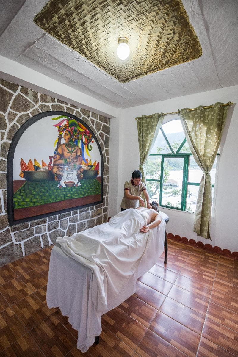 Eco Hotel Uxlabil Atitlán 3