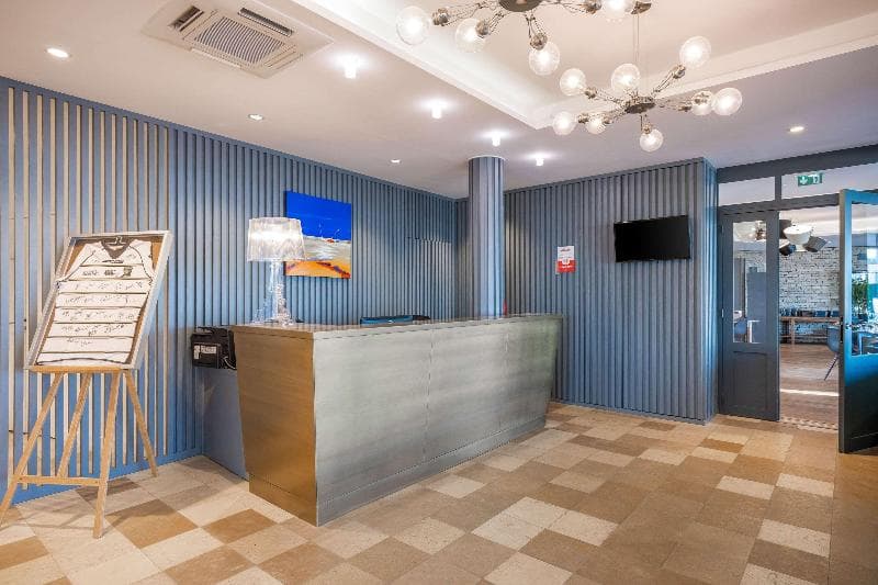 Les Flots - Hotel & Restaurant 5